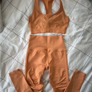 Alphalete Peach Seamless High-Rise Leggings & Sports Bra Set